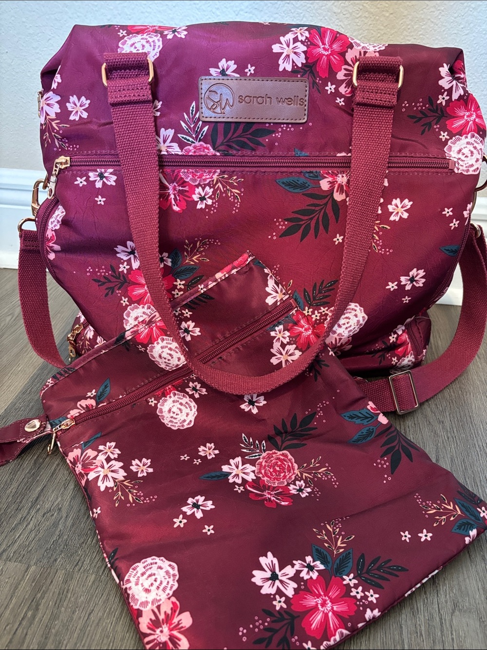 Sarah Wells Lizzy Pumping Nursing Bag with Pumparoo Accessory Berry Bloom Color